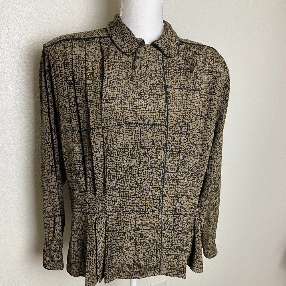 Vintage Blouse  Pleated Shoulder pads Hidden  Button Down Size 14